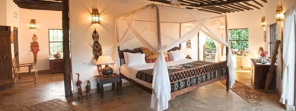 Kinondo Kwetu Hotel Diani Beach Exterior photo