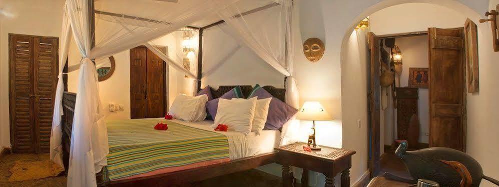 Kinondo Kwetu Hotel Diani Beach Exterior photo