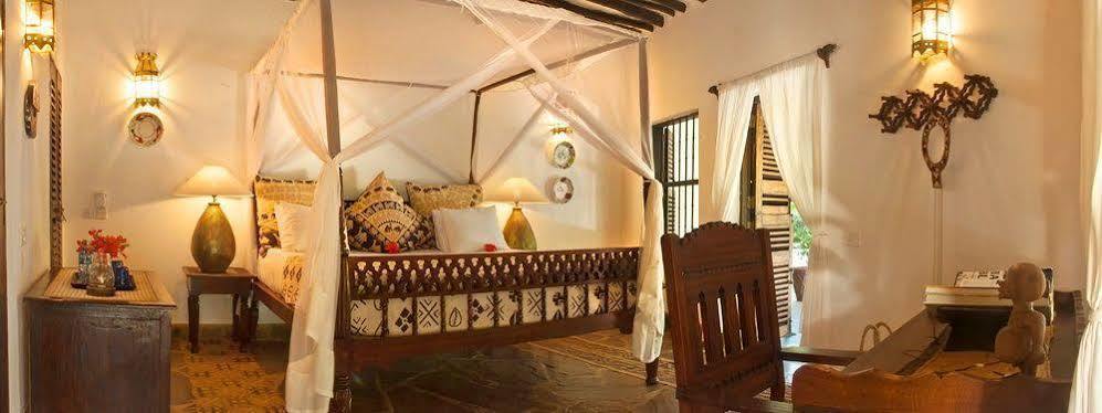 Kinondo Kwetu Hotel Diani Beach Exterior photo