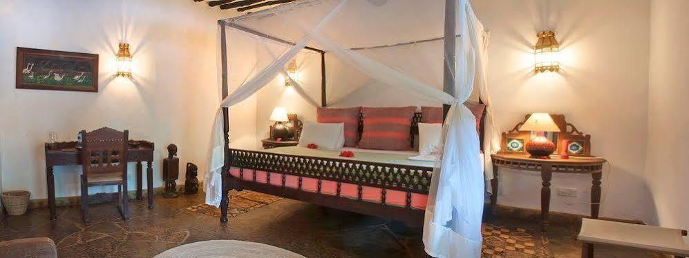 Kinondo Kwetu Hotel Diani Beach Exterior photo